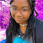 Studendessa delle scule superiori che offre ripetizioni ed aiuto nei compiti